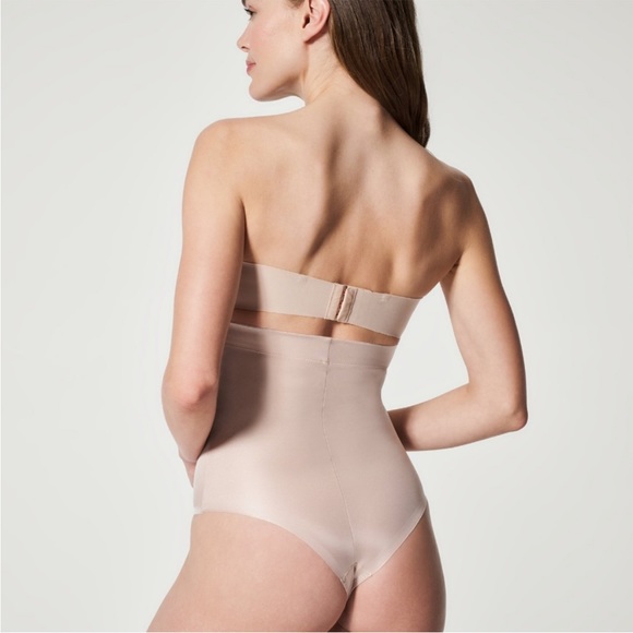Spanx Shapewear High Waisted Thong. - Picture 7 of 8